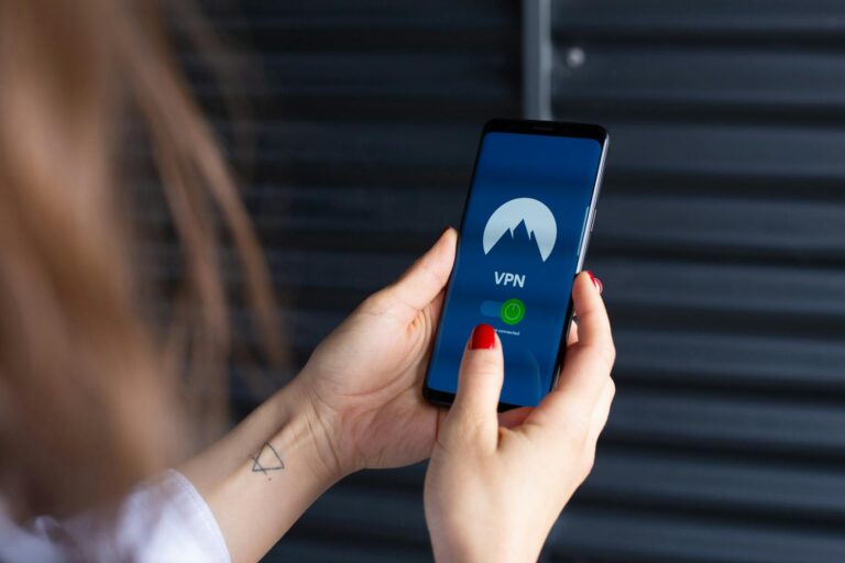Kaip saugiai naršyti internete: pagrindiniai VPN privalumai ir praktiniai patarimai